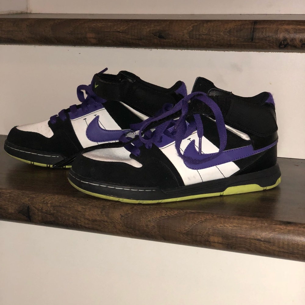 Nike hightop sneakers